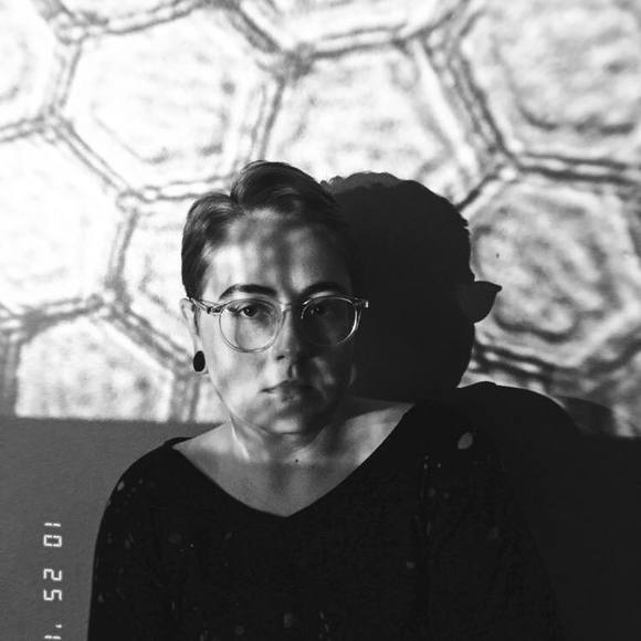 Meet your Posher, Ariana - Picture 1 of 1